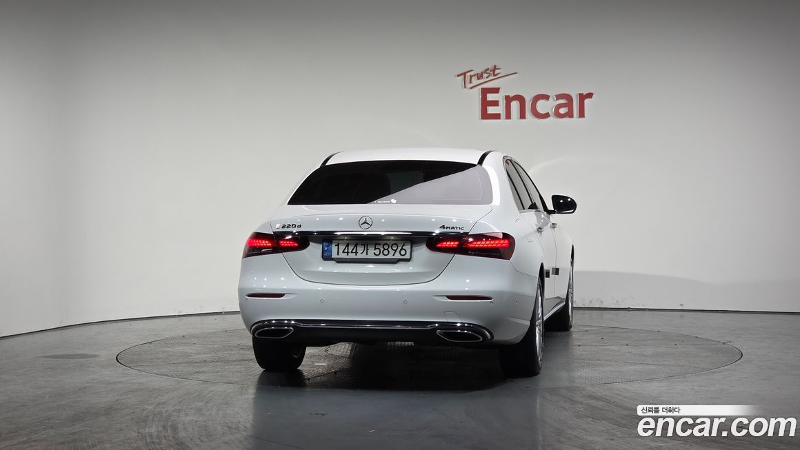 Mercedes-Benz E-Class E220d 4MATIC Exclusive, 2022