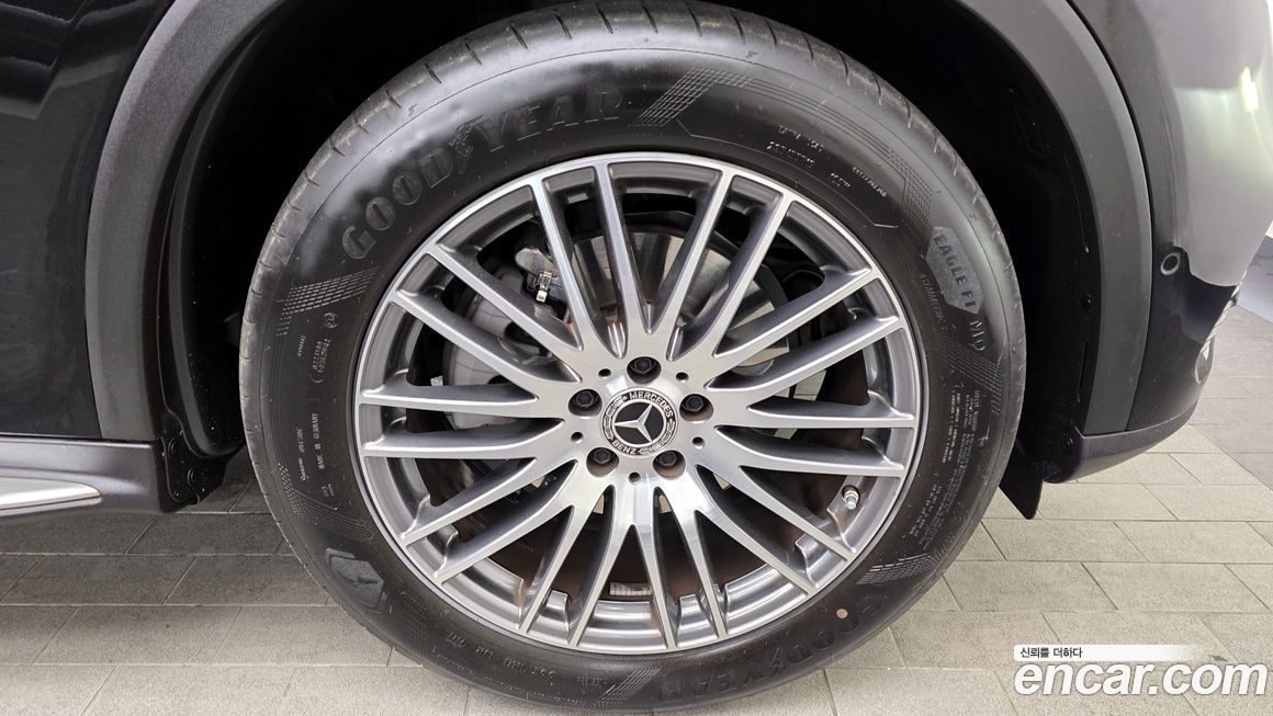 Mercedes-Benz GLC-Class GLC300 4MATIC Avnatgarde Coupe, 2025