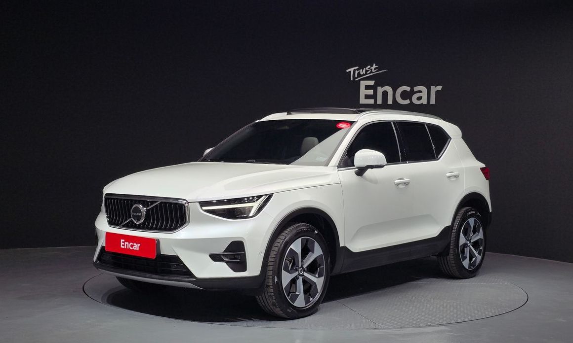 Volvo XC40 B4 Ultra Bright, 2025