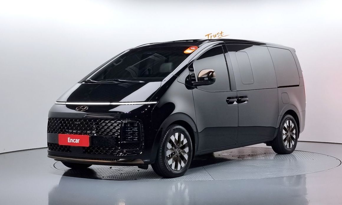 Hyundai Staria 4WD Lounge 7-Seater, 2024