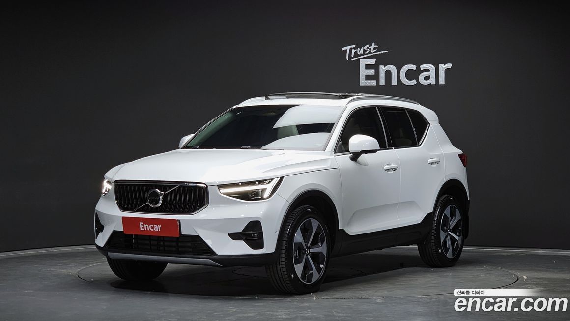 Volvo XC40 B4 Ultimate Bright, 2024
