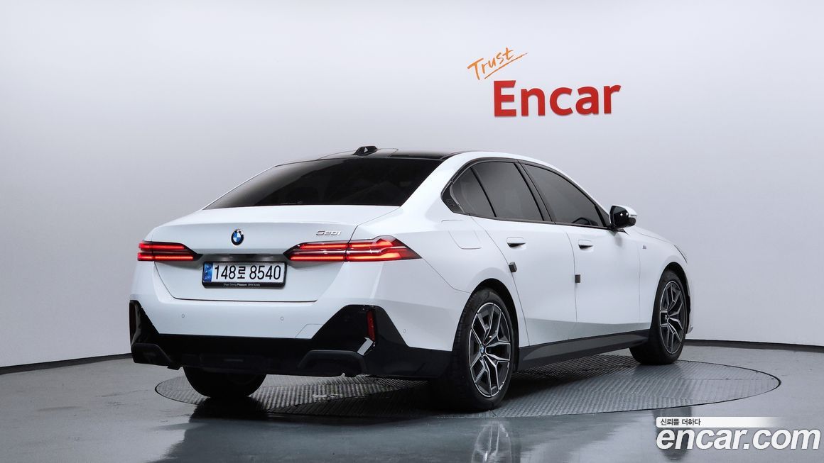 BMW 5-Series 520i M Sport, 2025