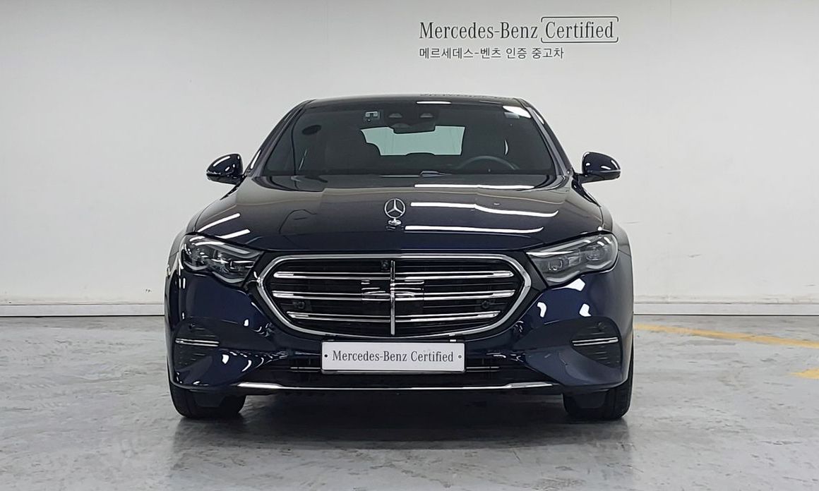Mercedes-Benz E-Class E300 4MATIC Exclusive, 2025
