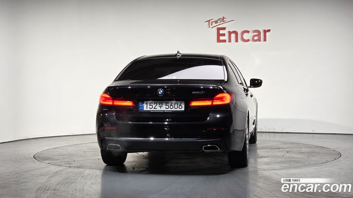 BMW 5-Series 520i Luxury, 2023