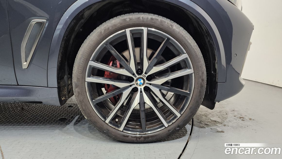 BMW X5 M50i, 2022