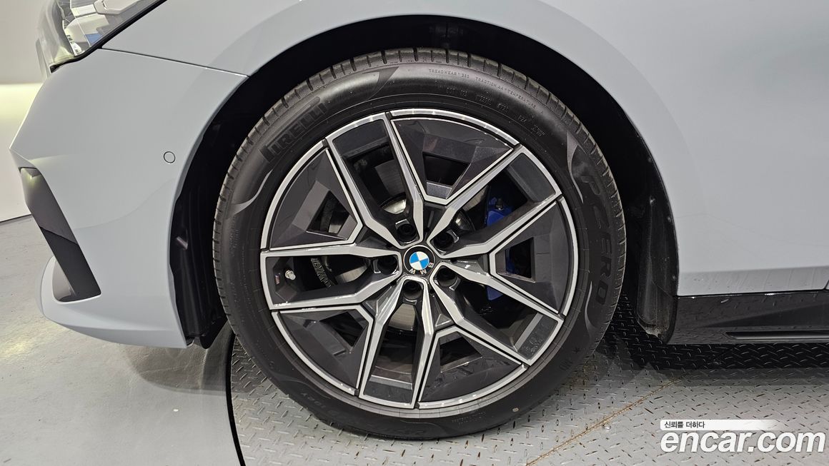 BMW 5-Series 520i M Sport, 2025