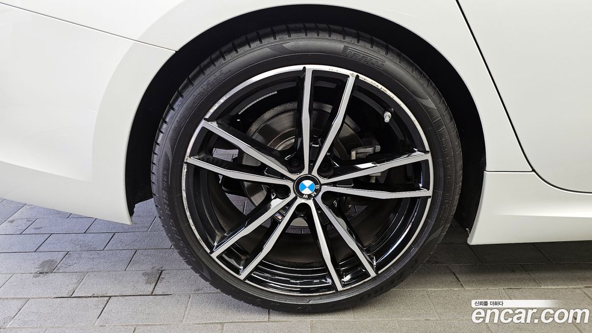 BMW 3-Series 320i M Sport, 2022