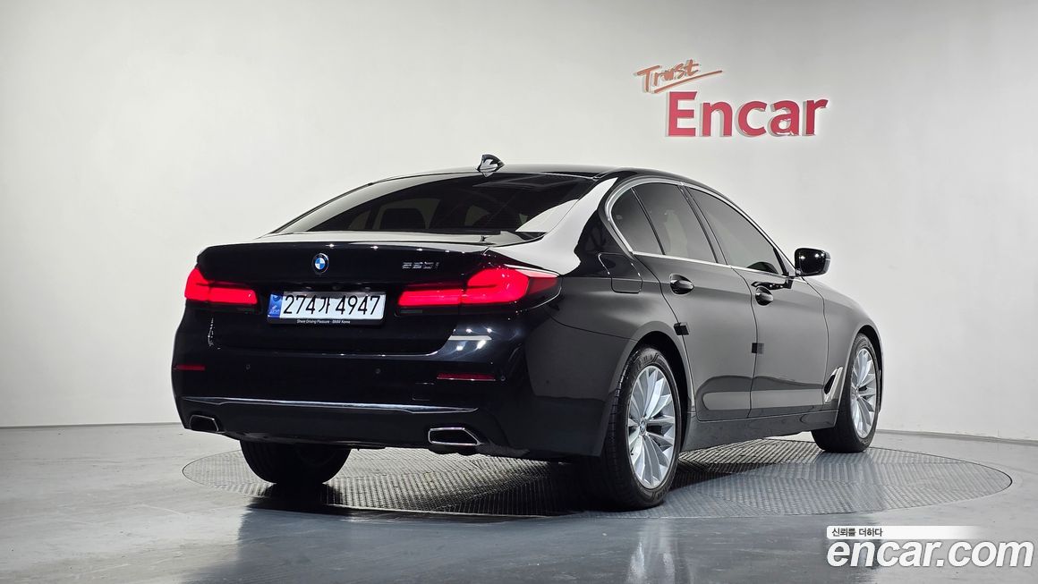 BMW 5-Series 520i Luxury, 2021