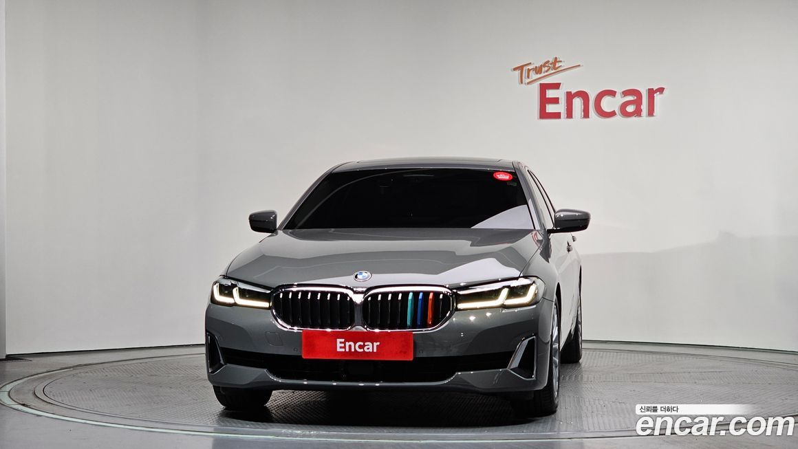 BMW 5-Series 520i Luxury, 2022