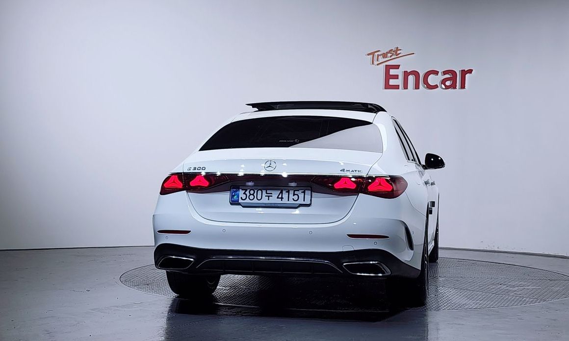 Mercedes-Benz E-Class E300 4MATIC AMG Line, 2024