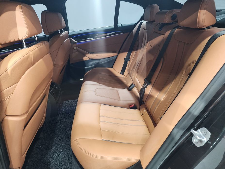 BMW 5-Series 520i M Sport, 2021