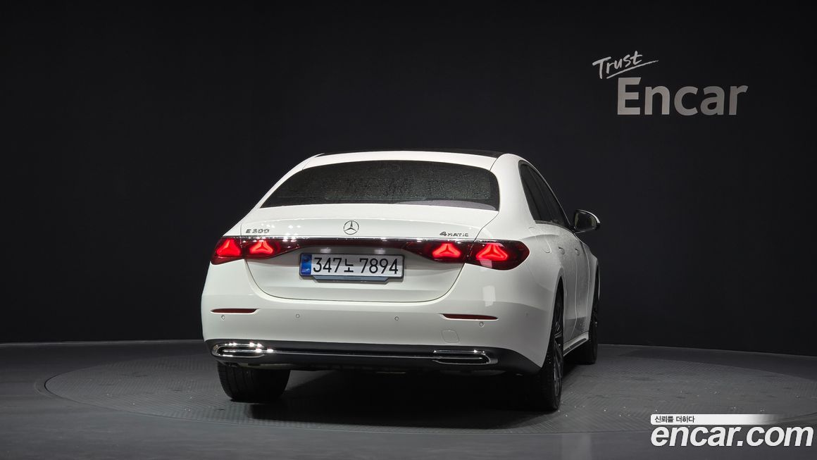 Mercedes-Benz E-Class E300 4MATIC Exclusive, 2026