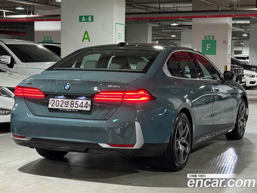 BMW 5-Series 530i xDrive, 2025