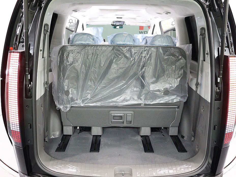 Hyundai Staria 4WD Lounge 7-Seater, 2025