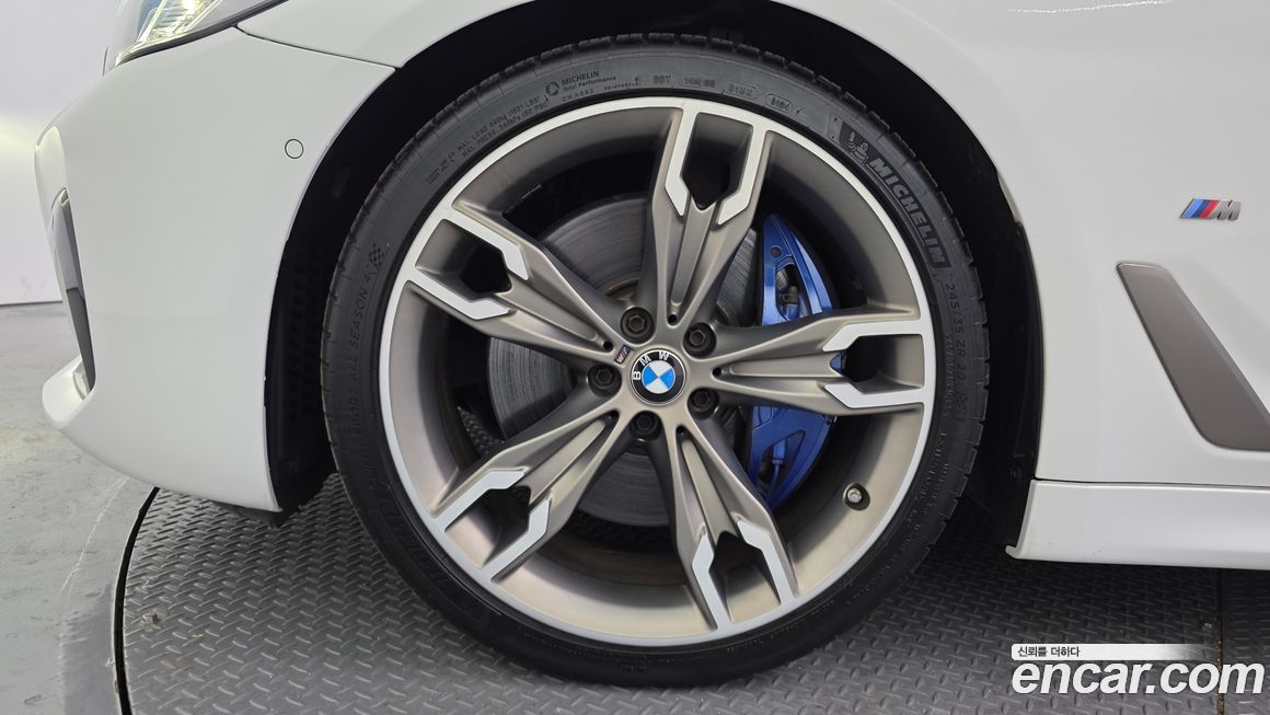BMW 5-Series M550i xDrive, 2022