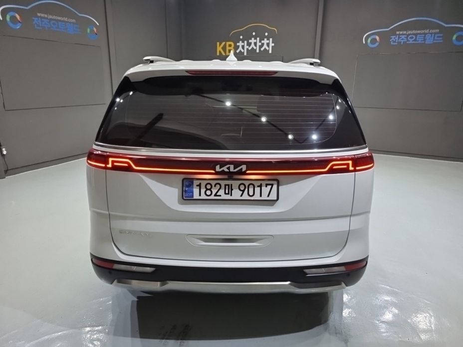 Kia Carnival 9-Seater Signature, 2023