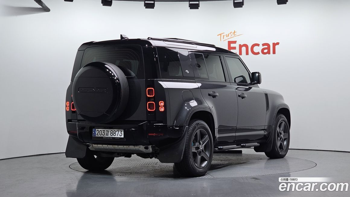 Land Rover Defender 110 P300 X-Dynamic SE, 2024