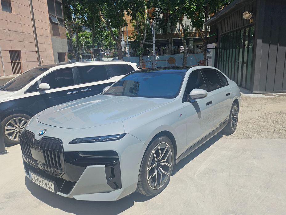 BMW 7-Series 740i sDrive M Sport, 2023