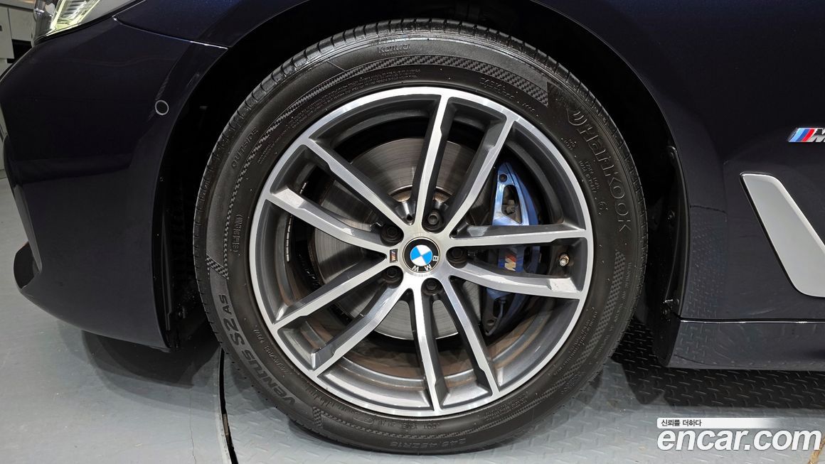 BMW 5-Series 520i M Sport, 2022