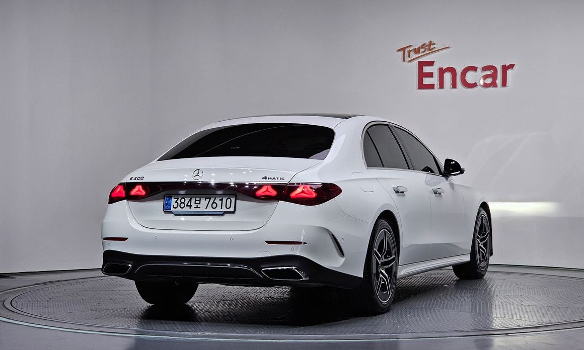 Mercedes-Benz E-Class E300 4MATIC AMG Line, 2024