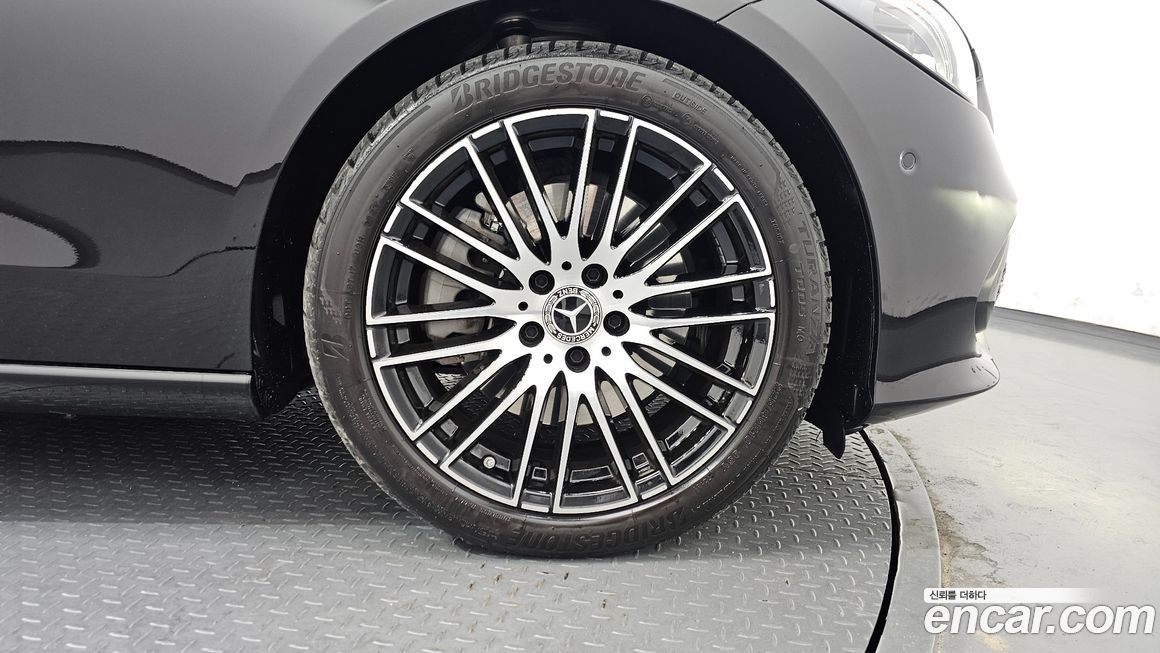 Mercedes-Benz C-Class C300 4MATIC Avantgarde, 2024