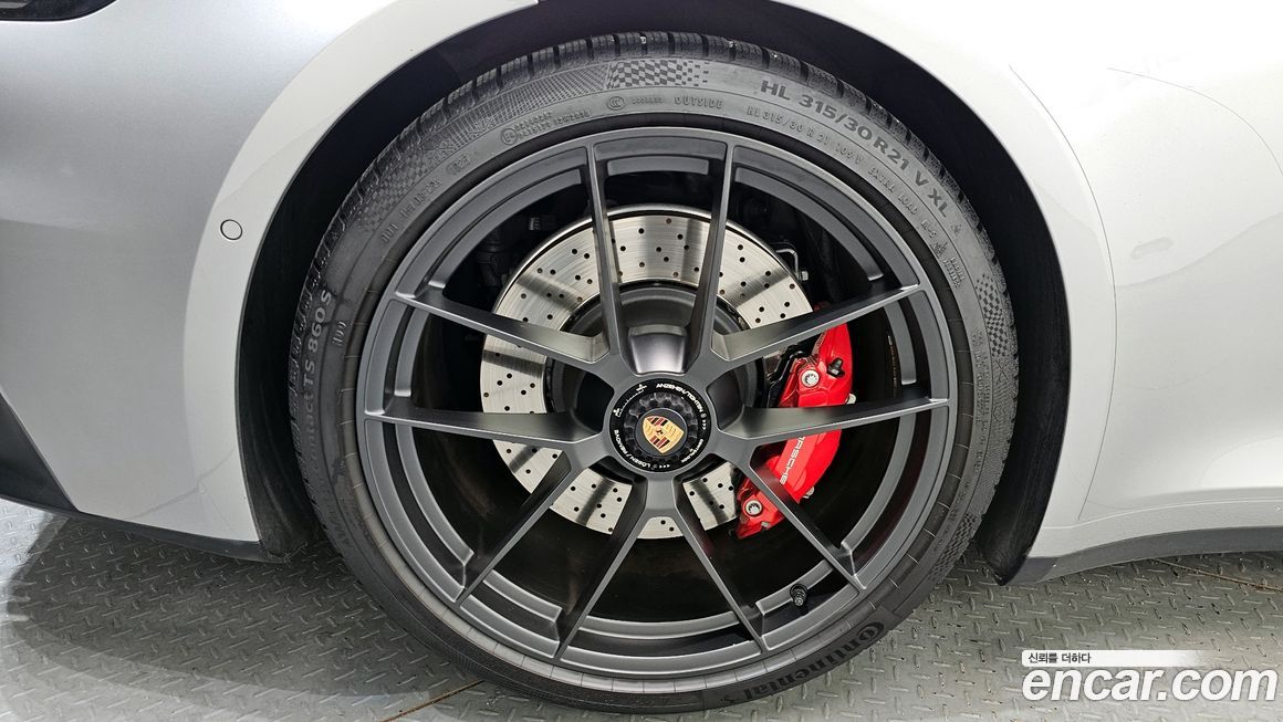 Porsche 911 Carrera 4 GTS Cabriolet, 2025