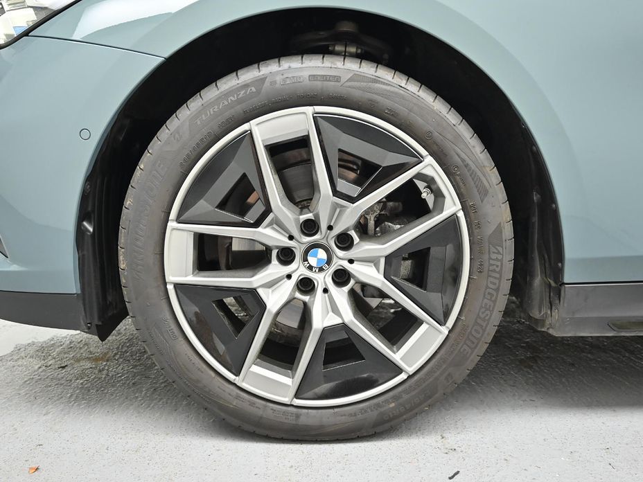 BMW 5-Series 520i, 2025