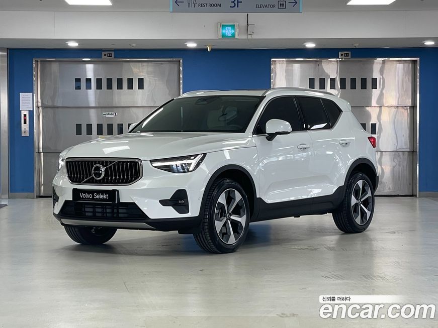 Volvo XC40 B4 Ultra Bright, 2025
