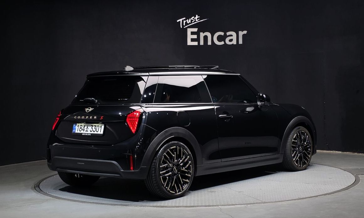 Mini Cooper Favoured, 2025