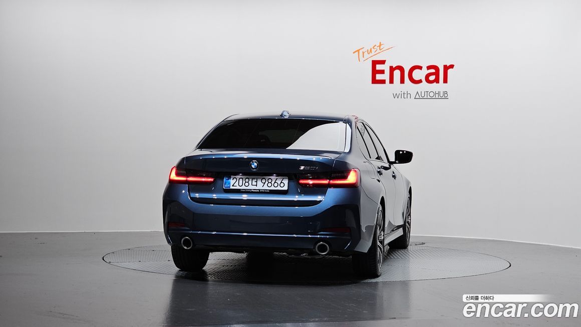 BMW 3-Series 320i, 2025