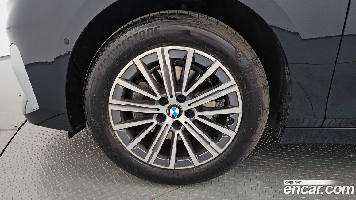 BMW 2-Series 220i Luxury, 2023