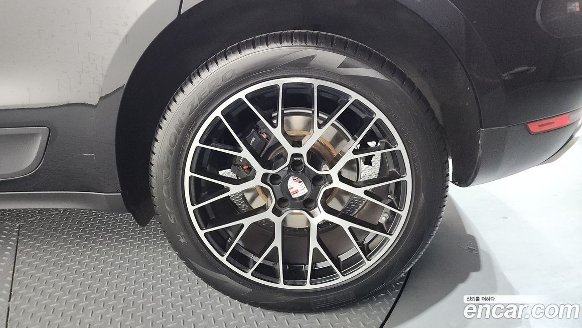 Porsche Macan 2.0, 2021