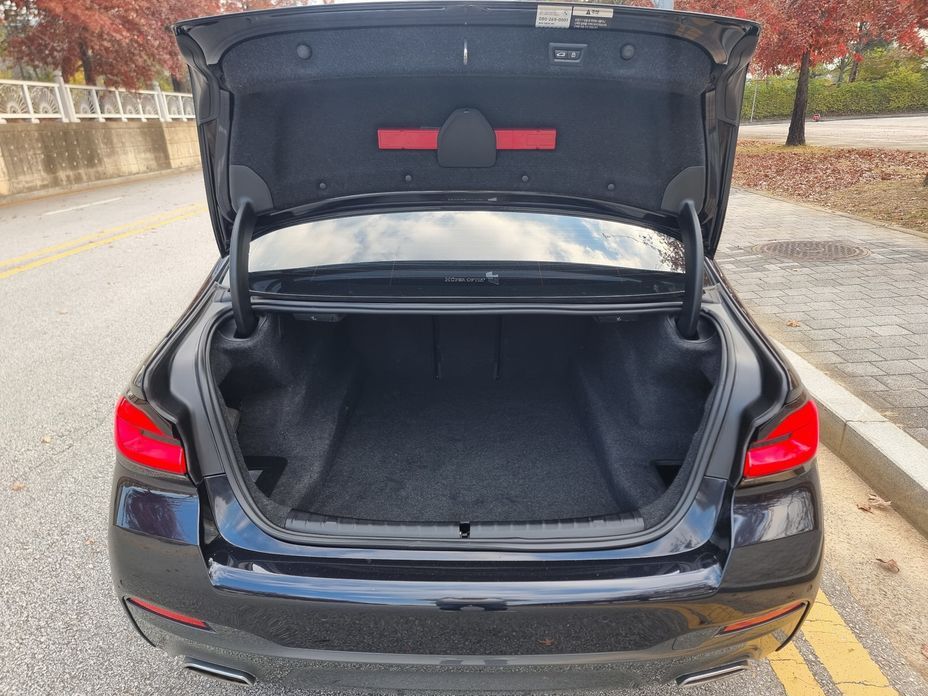 BMW 5-Series 530i xDrive M Sport Package, 2023