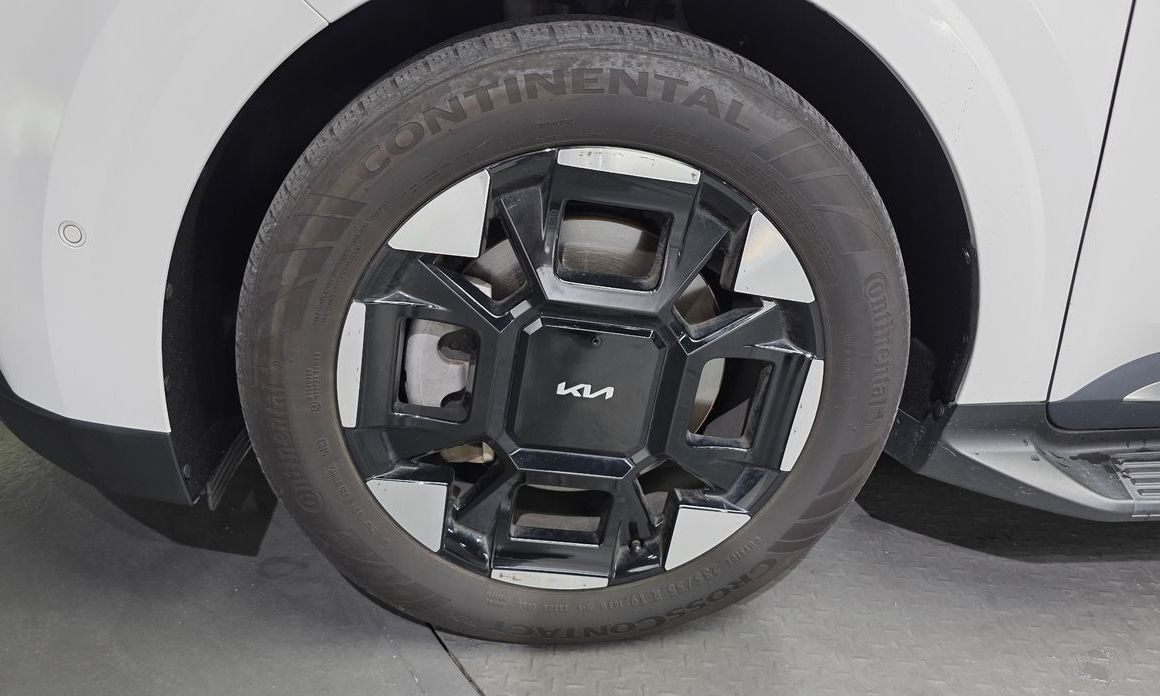 Kia Carnival 7-Seater Signature, 2024