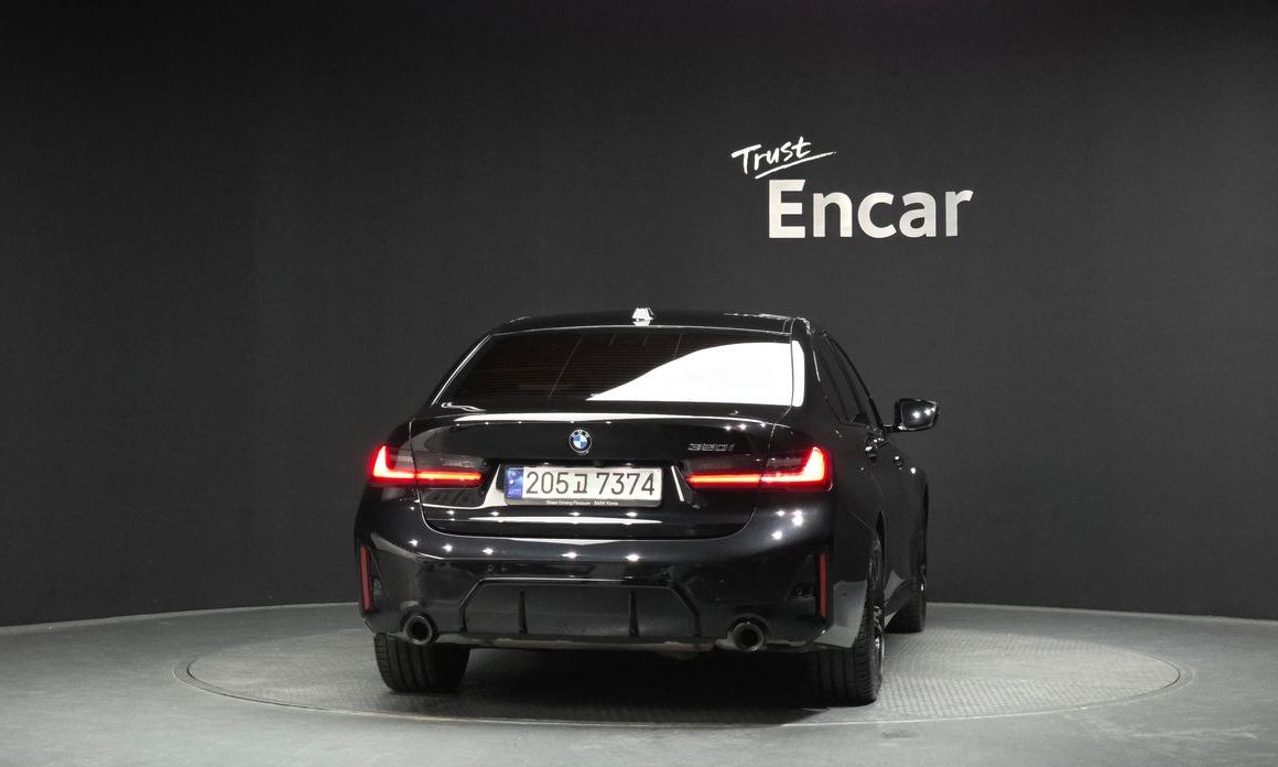 BMW 3-Series 320i M Sport, 2023