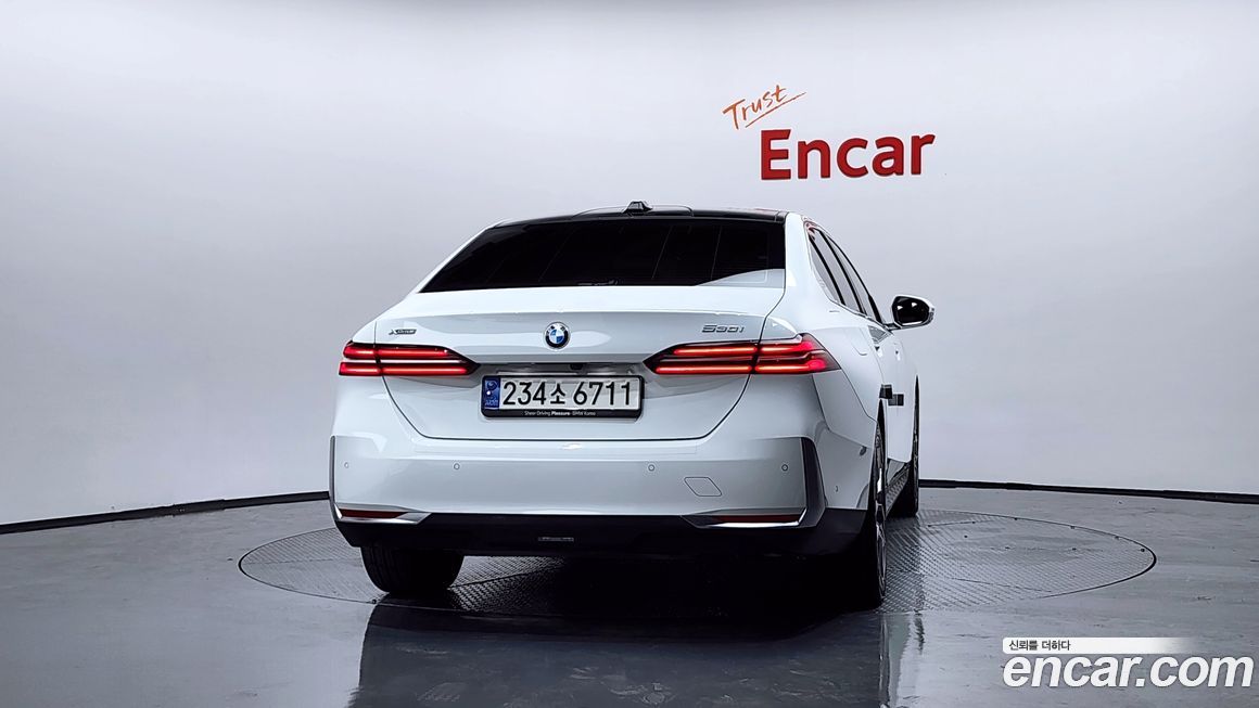 BMW 5-Series 530i xDrive, 2024