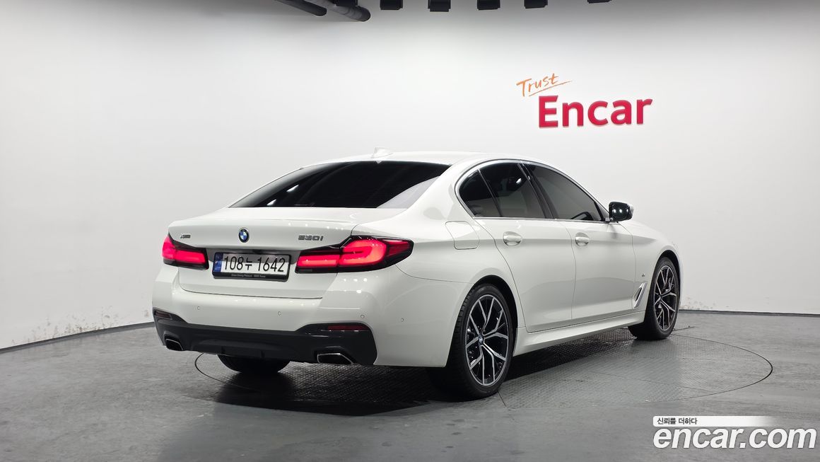 BMW 5-Series 530i xDrive M Sport Package, 2023