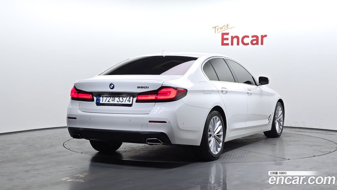 BMW 5-Series 520i Luxury, 2023