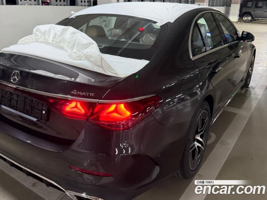 Mercedes-Benz E-Class E300 4MATIC Exclusive, 2026
