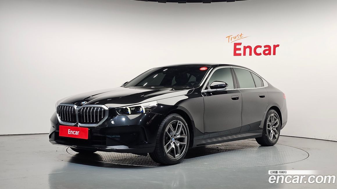 BMW 5-Series 520i, 2024