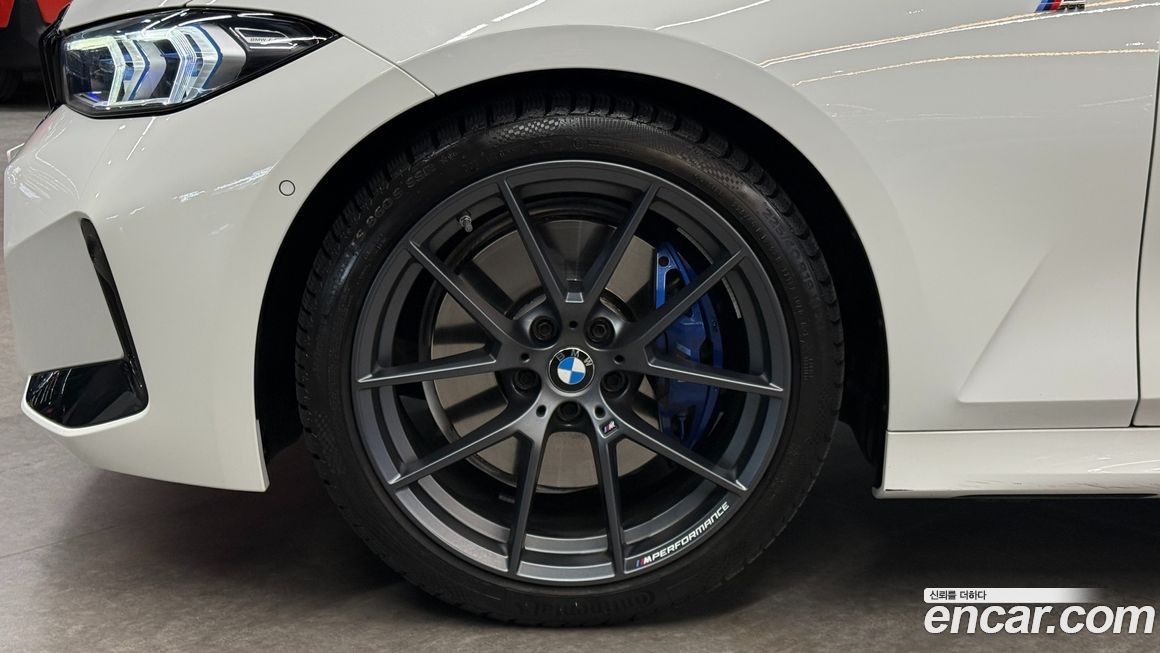 BMW 3-Series 320i Touring M Sports, 2023