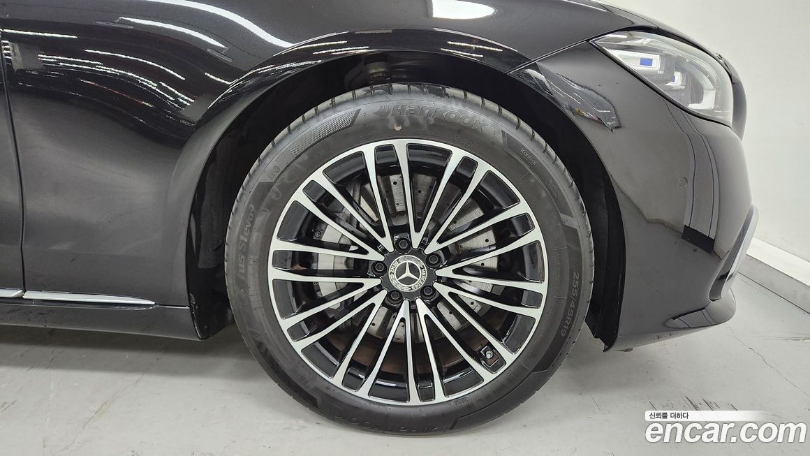 Mercedes-Benz S-Class S350 d 4MATIC, 2025