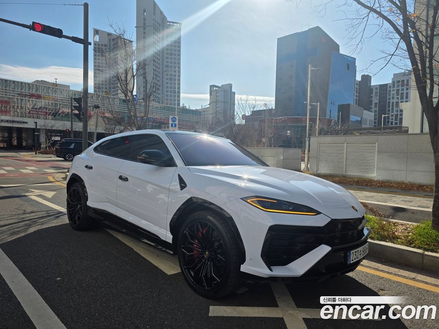 Lamborghini Urus 4.0 V8 SE, 2026