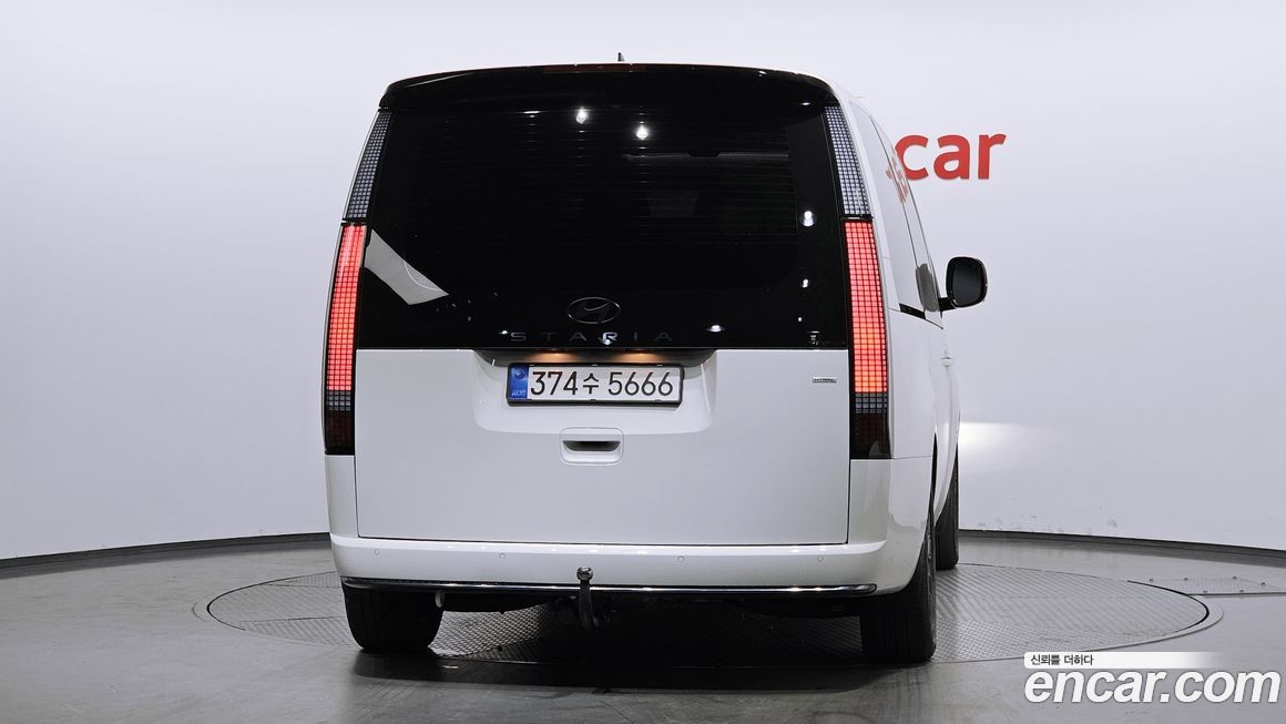 Hyundai Staria 4WD Lounge 9-Seater, 2025