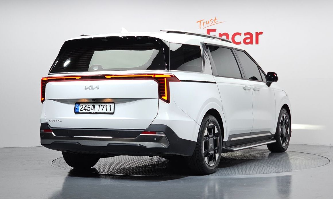 Kia Carnival 9-Seater Signature, 2025