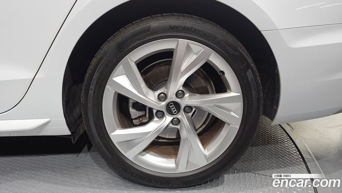 Audi A4 40 TFSI Premium, 2022