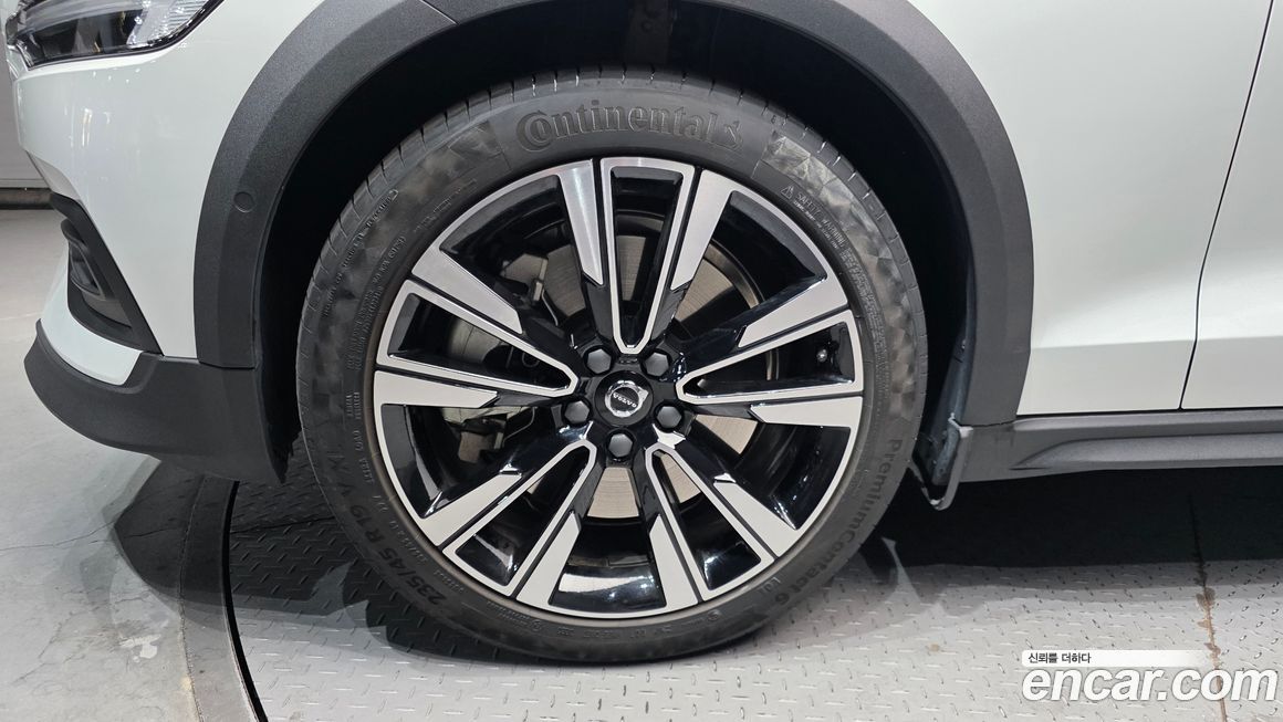 Volvo V60 B5 Ultimate AWD, 2024