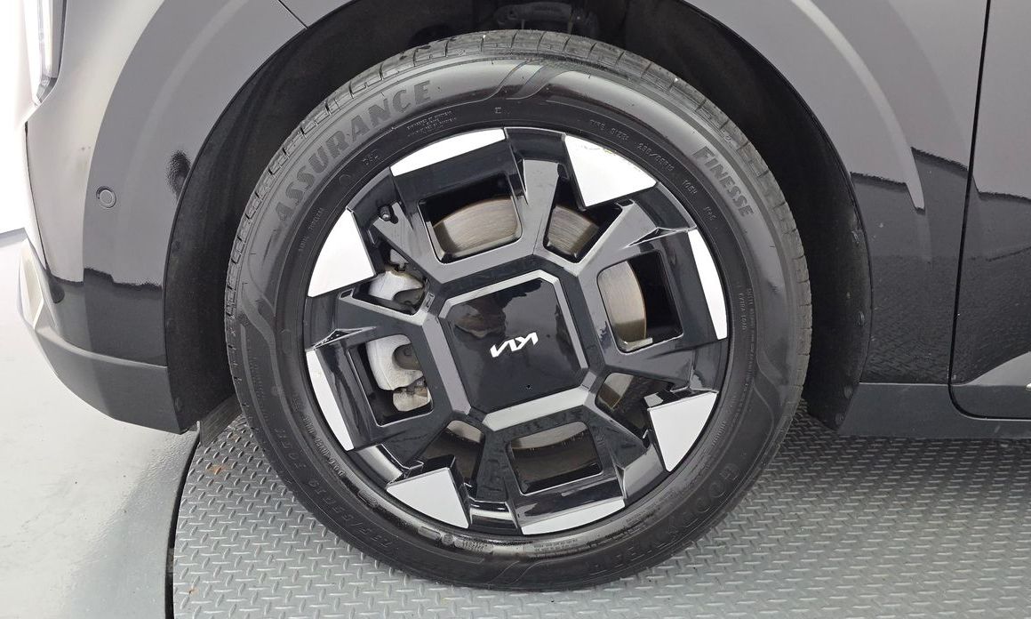 Kia Carnival 7-Seater Outdoor, 2025