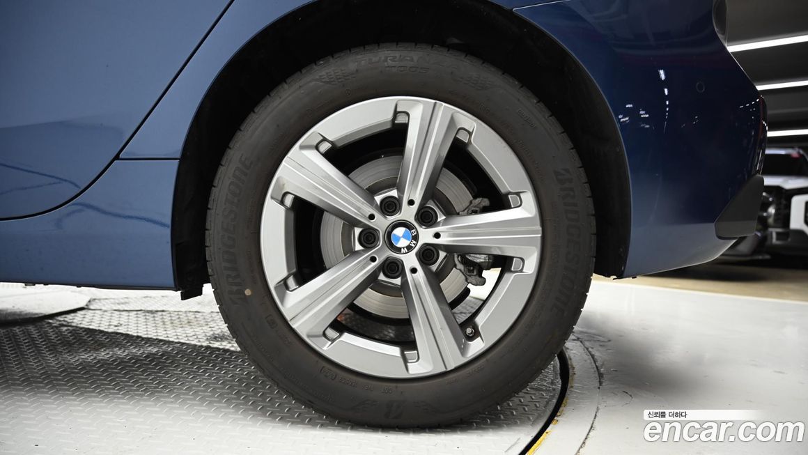 BMW 2-Series 220i Advantage, 2025