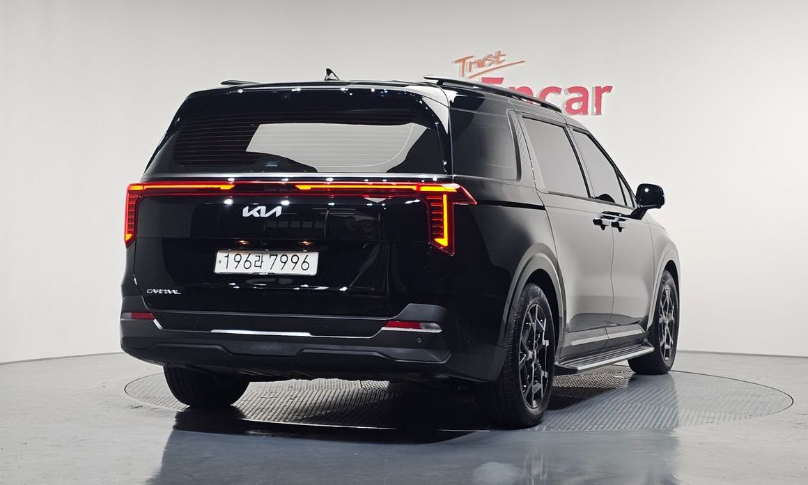 Kia Carnival 7-Seater Gravity, 2024